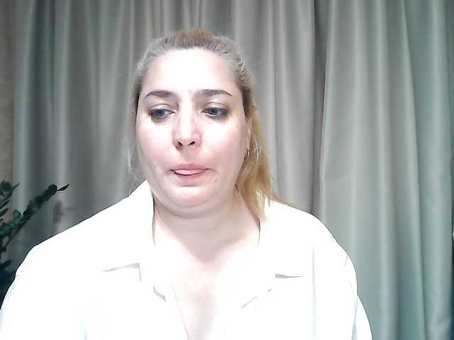 KickaIricka live cam preview
