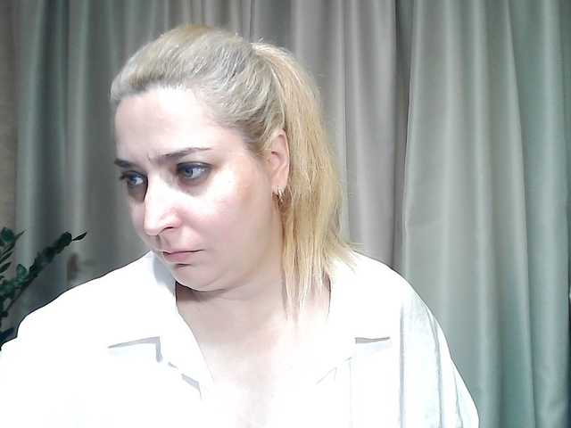 KickaIricka live cam preview