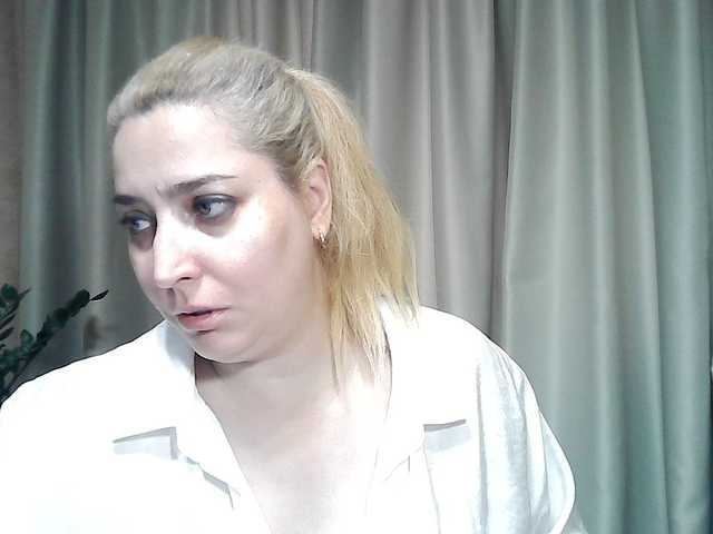 KickaIricka live cam preview