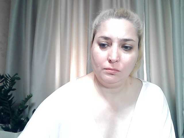 le modèle KickaIricka est en webcam porno dans un show sur le site bongacams, il possède les tags suivants: White/Caucasian,Blonde,Shaved
