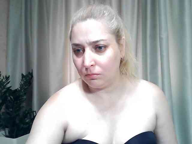 Kickairicka's cam show statistics and live stream