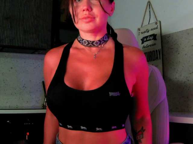 Mashulya29 live cam on BongaCams