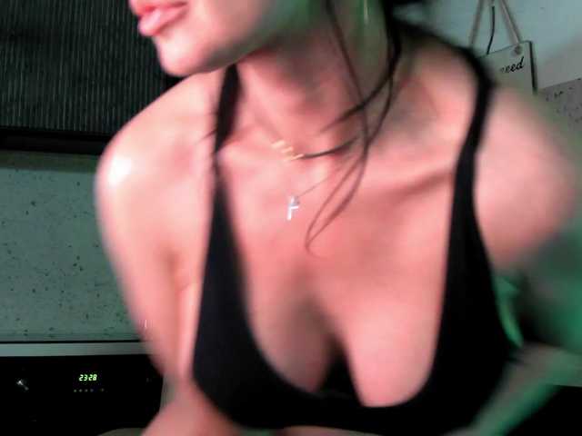 Mashulya29 live cam on BongaCams