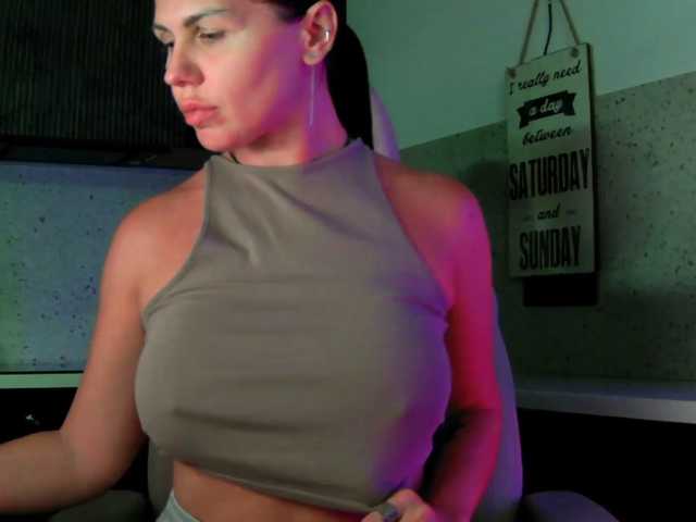 Mashulya29 live cam on BongaCams