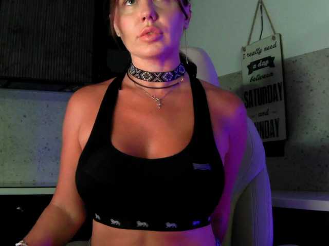 Mashulya29 live cam on BongaCams