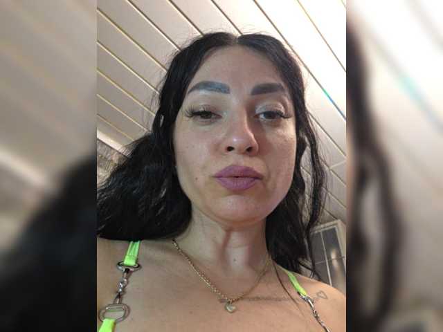 vipbrunetka live cam on BongaCams