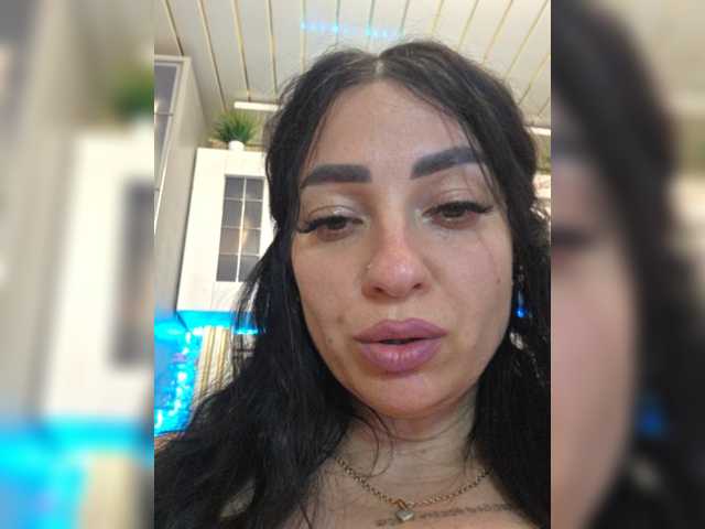 vipbrunetka live webcam show