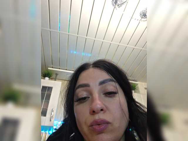 vipbrunetka live webcam show