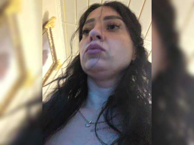 vipbrunetka live webcam show