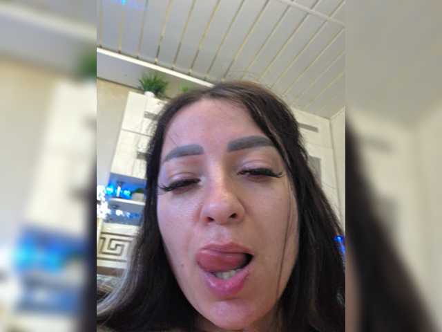 vipbrunetka live cam on BongaCams