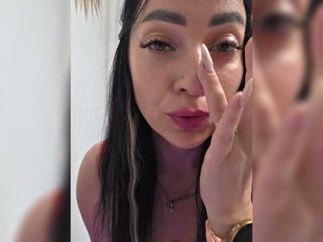 vipbrunetka live cam on BongaCams