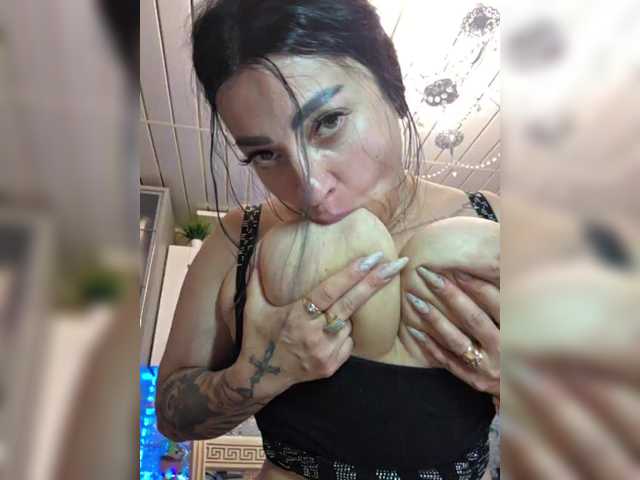 vipbrunetka