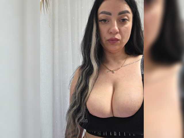 vipbrunetka live cam on BongaCams