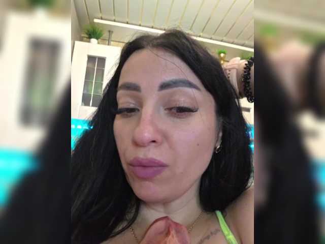 vipbrunetka