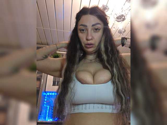 vipbrunetka live cam on BongaCams