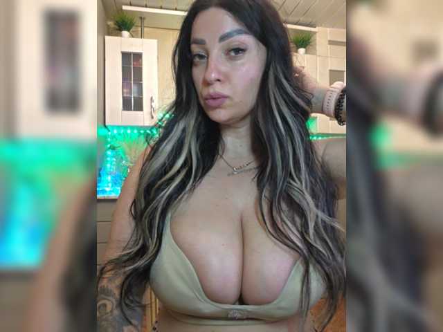 vipbrunetka