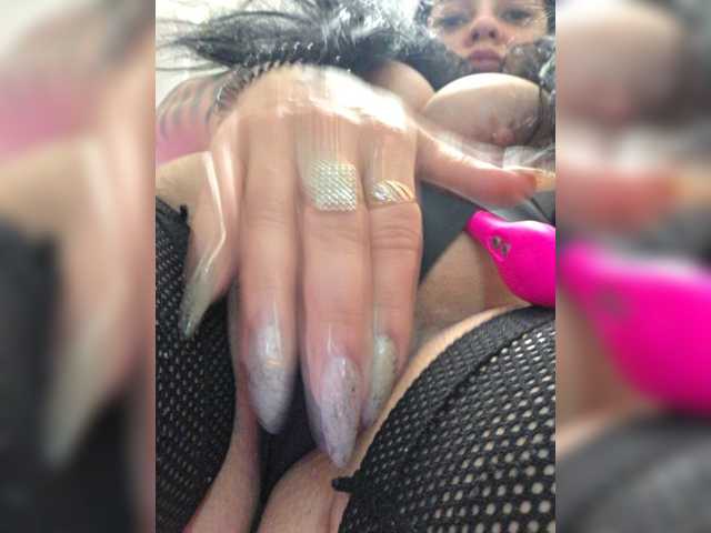 vipbrunetka live webcam show