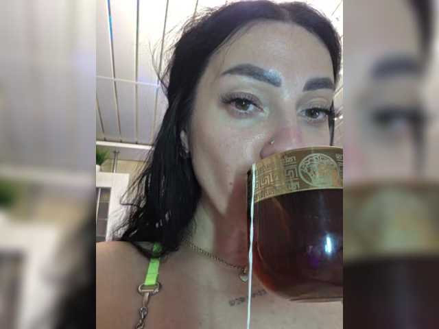 vipbrunetka live webcam show