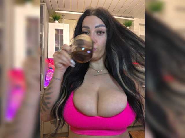 vipbrunetka