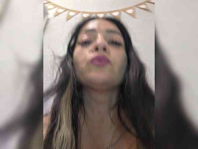 vipbrunetka Sex Cam Show