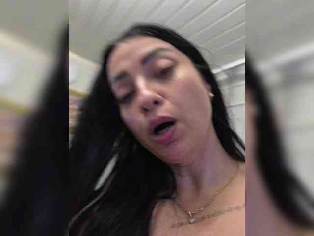 vipbrunetka's webcam live show