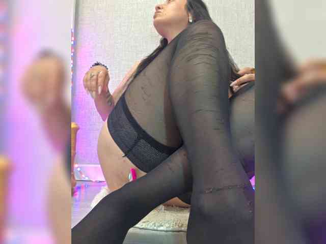 vipbrunetka Sex Cam Show