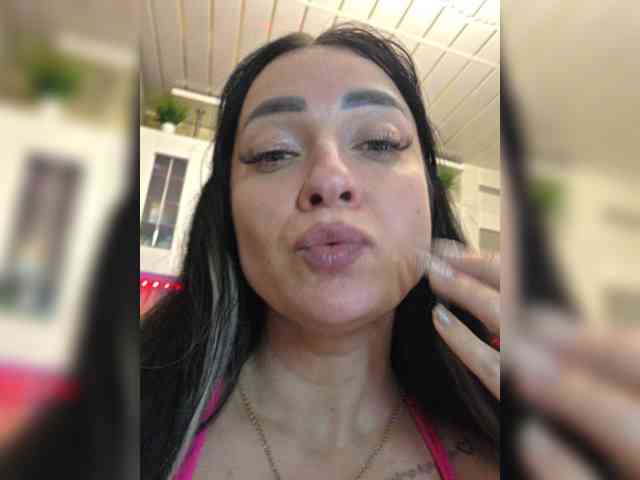 vipbrunetka