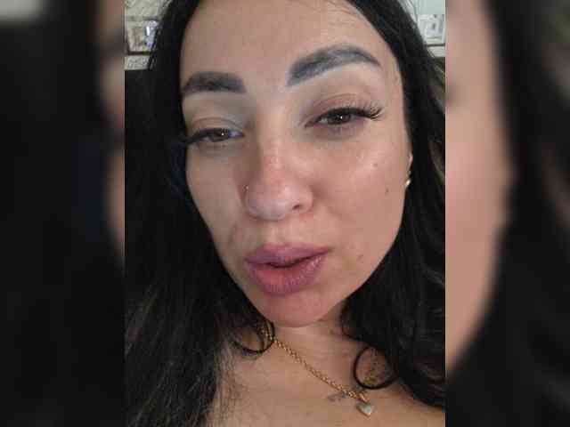 vipbrunetka