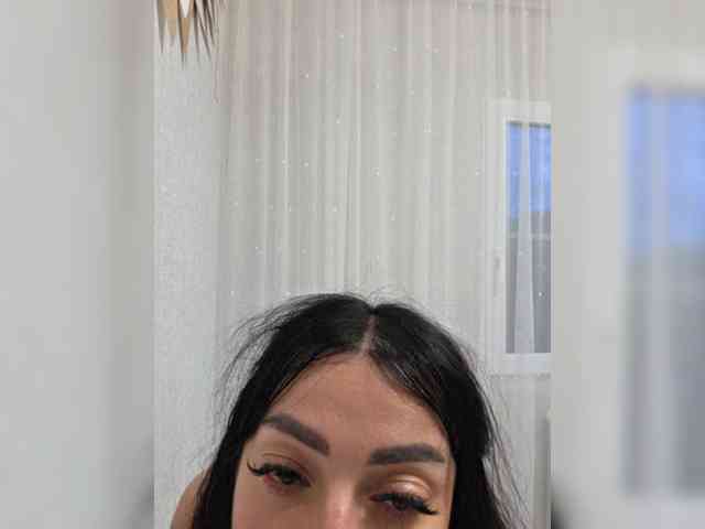 vipbrunetka Sex Cam Show