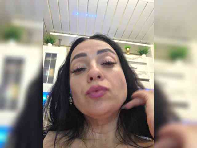 vipbrunetka Sex Cam Show
