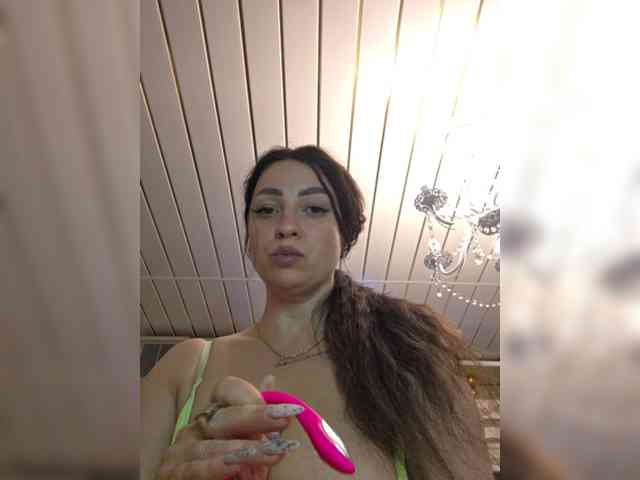 vipbrunetka