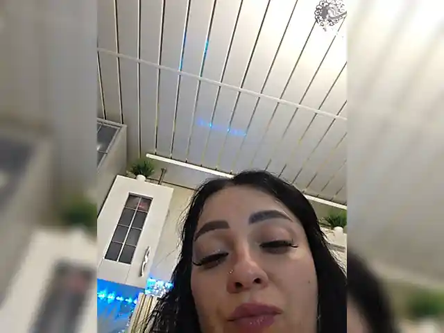 vipbrunetka