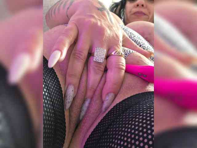 vipbrunetka Sex Cam Show
