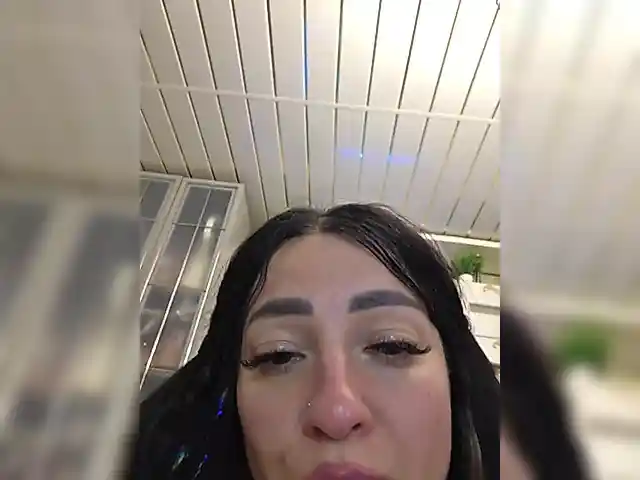 vipbrunetka