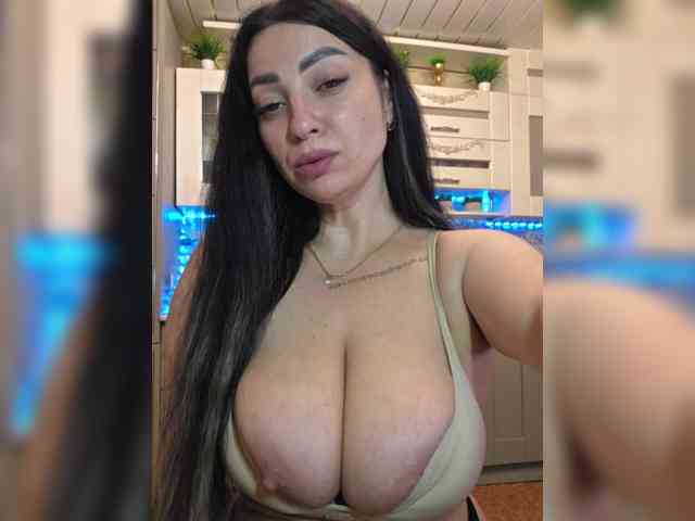 vipbrunetka