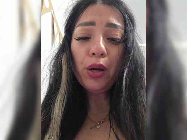 vipbrunetka Sex Cam Show
