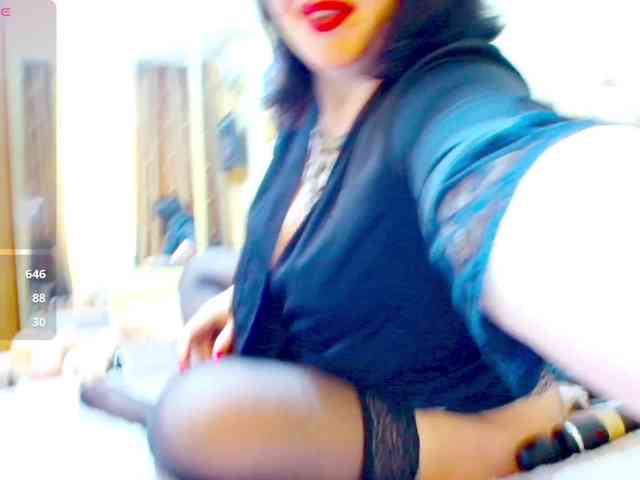 Vikibru Live Webcam on BongaCams