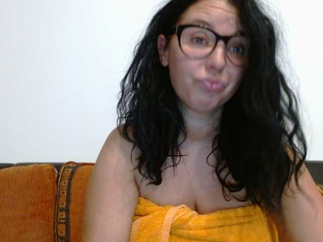 Erikka live cam preview