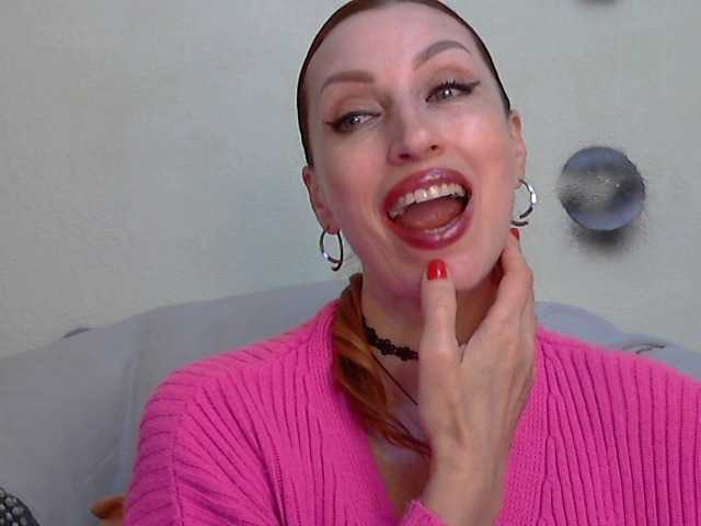 le modèle Volna2727 est en webcam porno dans un show sur le site bongacams, il possède les tags suivants: White/Caucasian,Redhead,Shaved