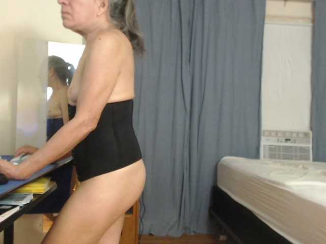 FIXMYASSTOO live webcam show