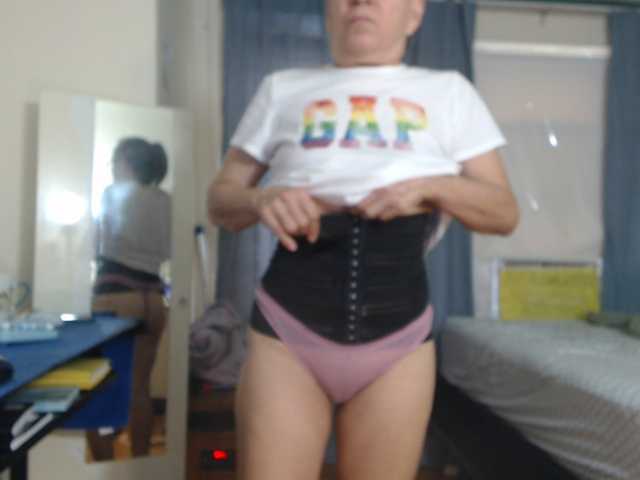 AnalTaxi, en directo ahora en BongaCams