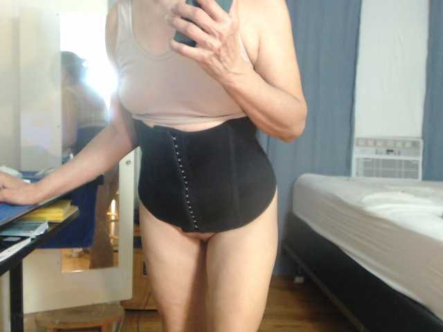 FIXMYASSTOO live webcam show