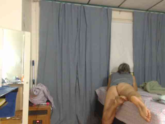 FIXMYASSTOO webcam