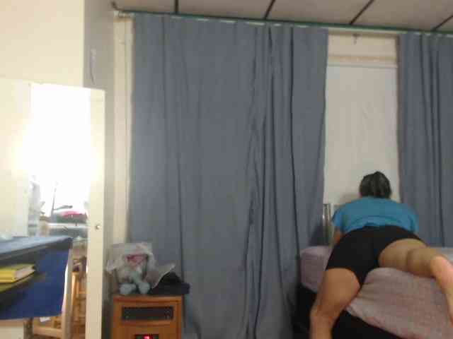FIXMYASSTOO webcam