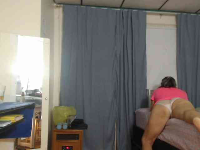 FIXMYASSTOO webcam