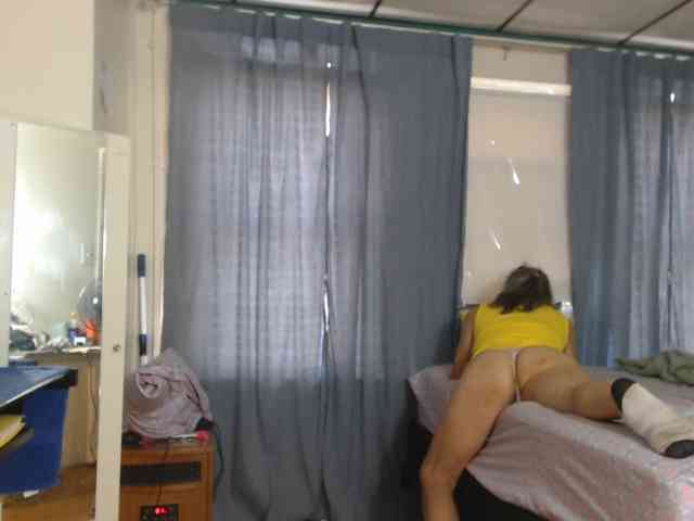 FIXMYASSTOO webcam