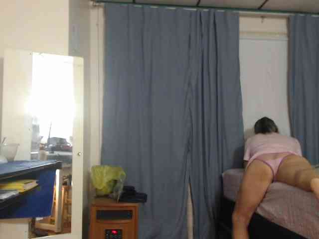 FIXMYASSTOO webcam
