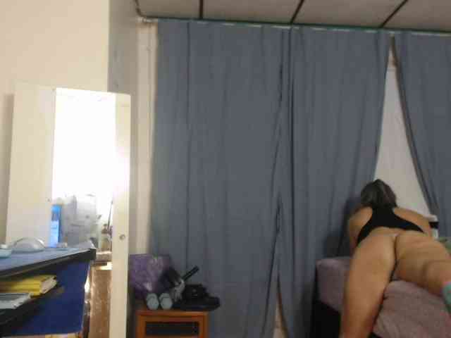 FIXMYASSTOO webcam