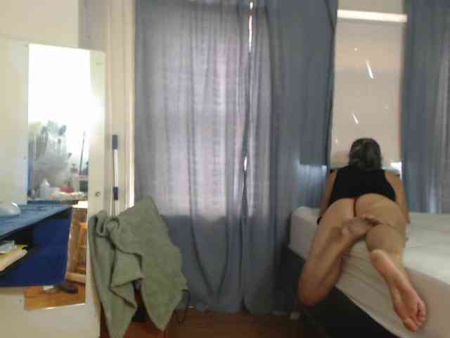 FIXMYASSTOO webcam
