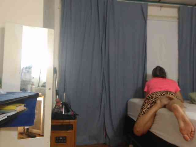 FIXMYASSTOO webcam